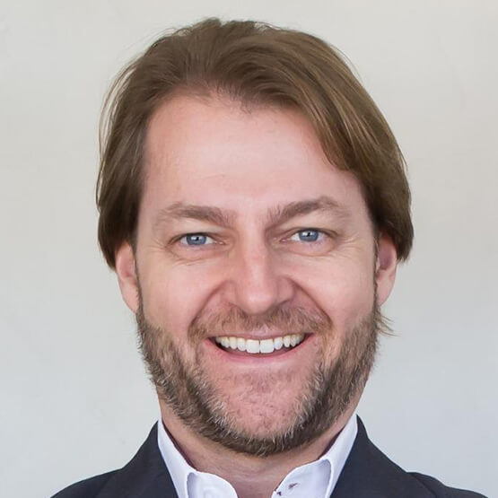 Dr. Gustavo Nicolai